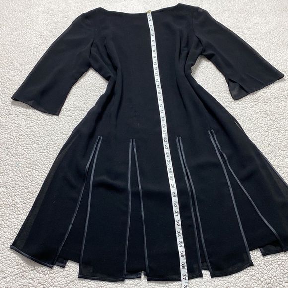 Cynthia Howie Vintage Black Open Pleated Round Neck Shift Dress Size 12P - Picture 5 of 12